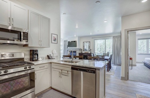 Lakeside Village Apartment | Clearwater Lofts by Vail Resorts