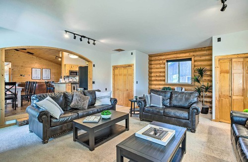 Clifton Cabin | Clifton Retreat w/Breathtaking Mt Backdrop!
