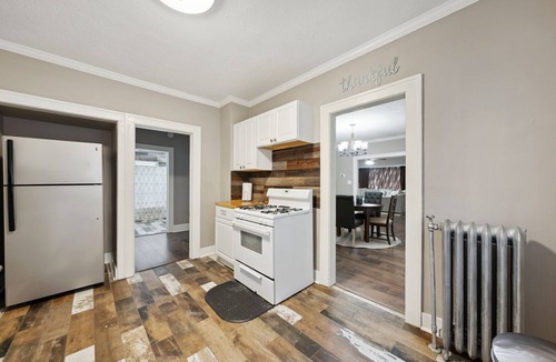 Cleveland Apartment | Close to Coventry, Little Italy and the Art Museum.