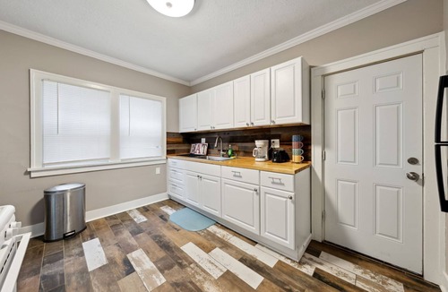 Cleveland Apartment | Close to Coventry, Little Italy and the Art Museum.