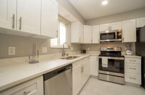 Allendale Area House | Close to Downtown Sleeps 8 Private Backyard