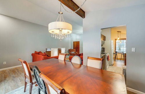 North Olmsted House | Close to Hospitals & Downtown: Cleveland Home