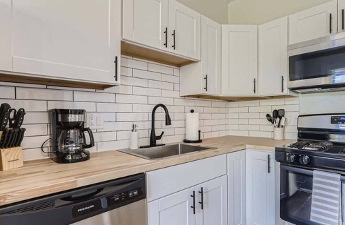 City Park Apartment | Cloud by Modern Midstay/1Block to City Park #C12