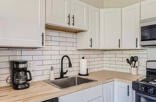 City Park Apartment | Cloud by Modern Midstay/1Block to City Park #C12