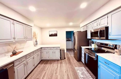 Castlewood House | CLOUD Room💝Luxurious Hideaway near DTC⭐️GameRoom⭐️Free Wine, Netflix & WiFi