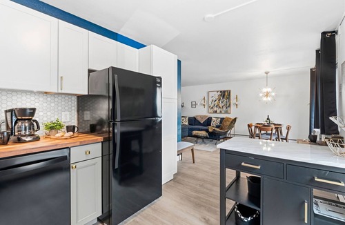 University Park Apartment | Coastal Comfort | Steps from CSU, Pool, Gym, Sauna