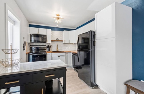 University Park Apartment | Coastal Comfort Steps From Csu, Pool, Gym, Sauna