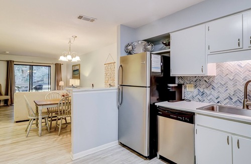 Folly Field Condo | Coastal Condo with Pool, Hot Tub, Tennis, Fast WiFi, AC, & W/D - Near the Beach