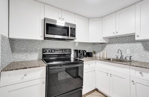 Mid Beach Apartment | Coastal Condo with Resort Service, Pools & Gym 407