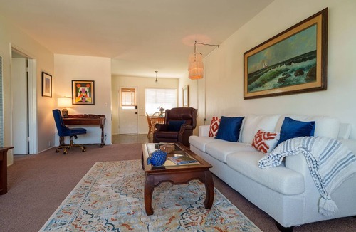 West Beach Apartment | Coastal Getaway-1 Block to Beach-City & Mountain Views
