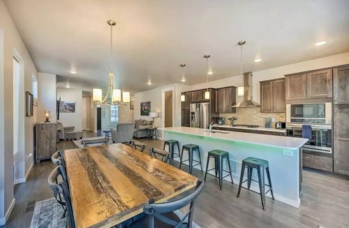 Colorado Springs House | Colorado Avenue Complete Escape