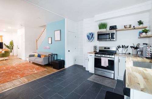 Cleveland House | Colorful 4 BR in the Heart of University Circle!