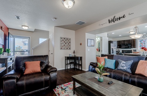 Stetson Hills House | Colorful Co Spgs—30+ Night Stay, Mt Views, Garage, Self Check-In, Fully Equipped