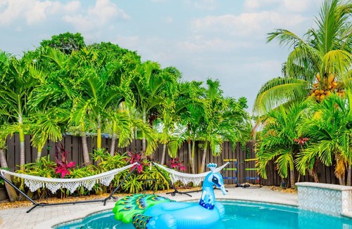 Survey Creek House | Colorful Home - Pool - Game Room - Basketball Court - BBQ & More