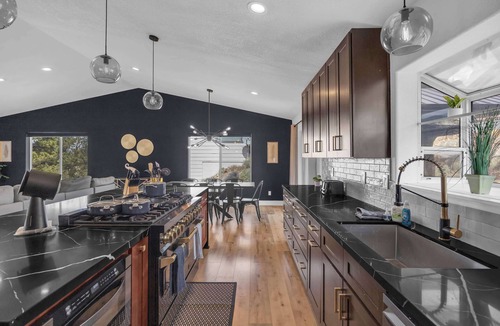 Virginia Foothills House | Colourful Hills South Reno|18Mins-Downtown|Sleeps10