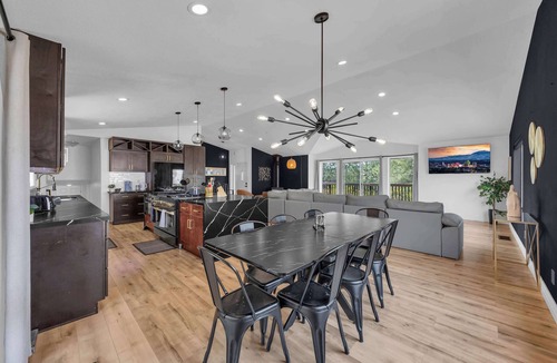Virginia Foothills House | Colourful Hills South Reno|18Mins-Downtown|Sleeps10