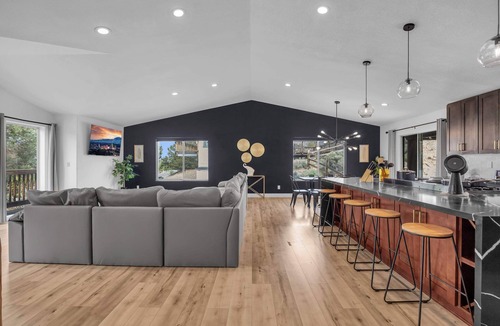 Virginia Foothills House | Colourful Hills South Reno|18Mins-Downtown|Sleeps10