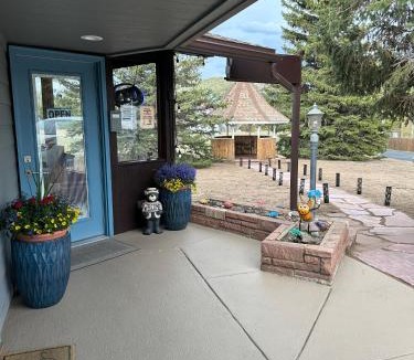 Estes Park Hotel | Columbine Inn