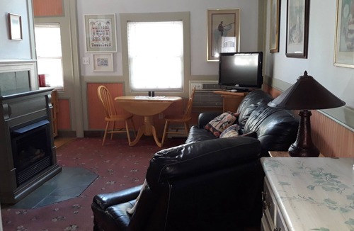 Idaho Springs Hotel | Columbine INN