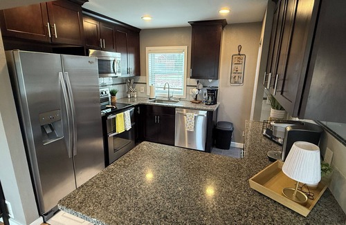 Castle Rock House | Come to the Hideaway, where downtown Castle Rock is a walk away!