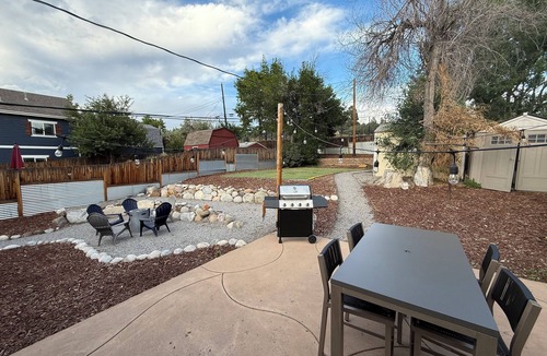 Castle Rock House | Come to the Hideaway, where downtown Castle Rock is a walk away!