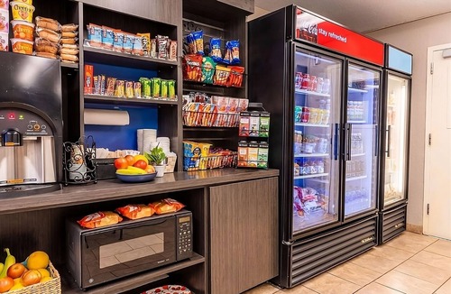 Golden Hotel | Comfort and Relaxation! 2 Modern Units, Full Kitchen, Pet-friendly Property!
