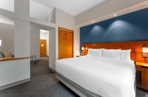 Akron Hotel | Comfort Inn & Suites Akron South