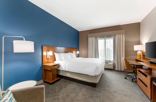 Akron Hotel | Comfort Inn & Suites Akron South
