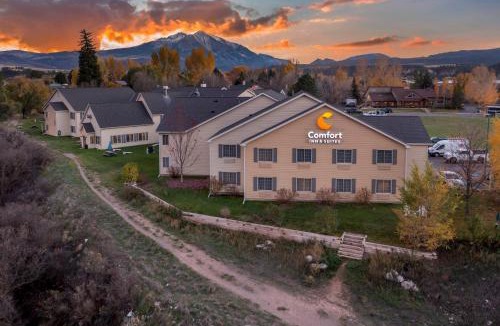 Carbondale Hotel | Comfort Inn & Suites Carbondale on the Roaring Fork