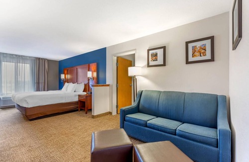 Firestone Hotel | Comfort Suites Longmont