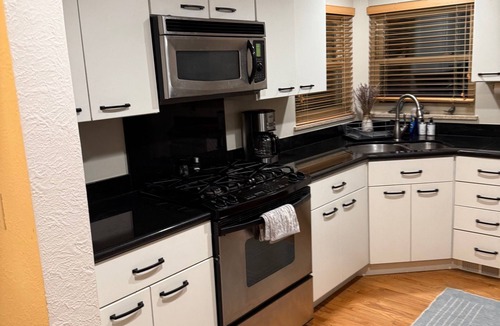 Englewood House | Comfortable 3-bed home w/backyard in a quite neighborhood just south of Denver