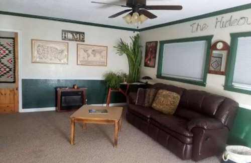 Panguitch Cabin | Comfortable Accommodation for a Getaway near Bryce Canyon in Panguitch, Utah