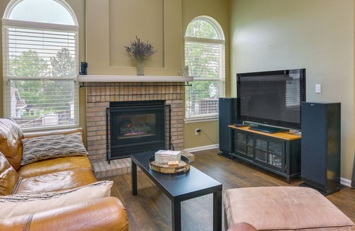 Stonegate House | Comfortable Home ~ 20 Mi to Downtown Denver!