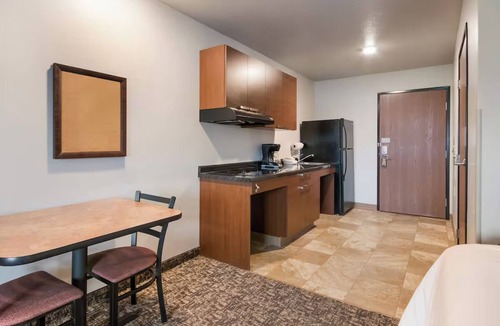 Rock Springs Hotel | Comfortable Suites Near Outdoor Recreation and Parks