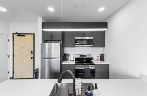 University Circle Apartment | Comfy 1B1B w/Wi-Fi, Gym + Parking