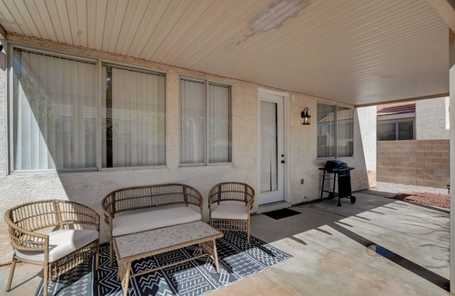 Sovana House | Comfy 4BR Farmhouse Open Kitchen BBQ Pet Friendly Great Location-30 days minimum