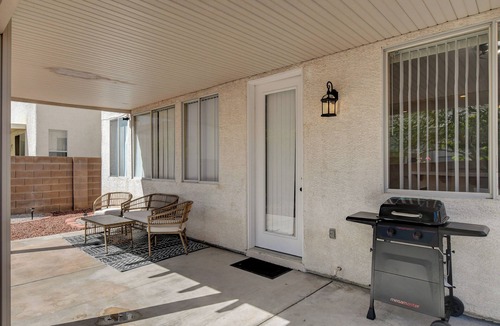 Sovana House | Comfy 4BR Farmhouse Open Kitchen BBQ Pet Friendly Great Location-30 days minimum
