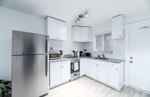 Middle River Terrace Apartment | Comfy Condos at Middle River Apt 2