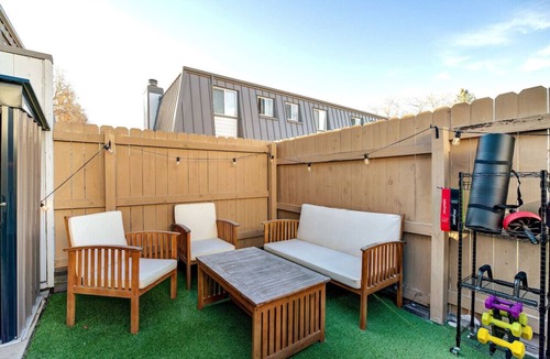 Arvada Villa | Comfy-Family size Townhouse in Arvada 3Bed-1.5Bath-5P