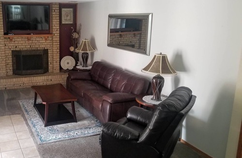 Thornton House | Comfy Get-Away-Home*Spacious 4bdrm*Great Location!!