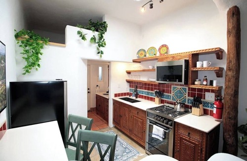 Downtown Santa Fe Apartment | Complejo de Closson- 4 Casitas- Railyard & Plaza