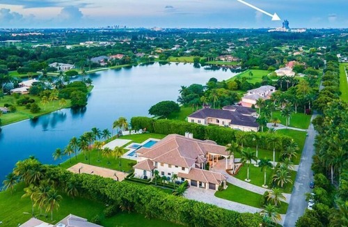 Davie Villa | Compound on the Water | Sleeps 16 | Basketball
