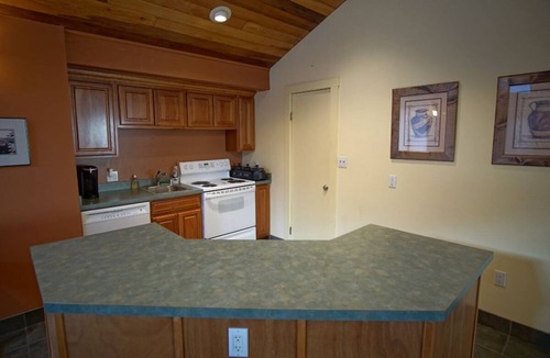 Dillon Condo | Condo On Lake Dillon: Walk to Shops, Beautiful Views, Pool, & Hot Tubs