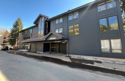 Telluride Condo | Condo with great ski access and heated garage.