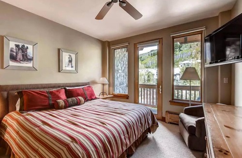 Beaver Creek Condo | Condo with ski-in/ski-out access with a Fireplace