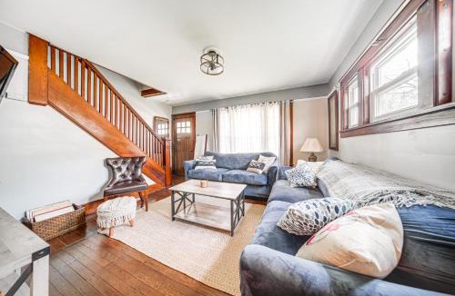 Conneaut House | Conneaut Vacation Rental w/Deck Near Lake Erie!