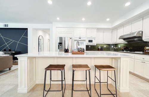 Turtle Ridge House | Contemporary Luxury: 5BD Villa w/Pool in Gated Newport Coast