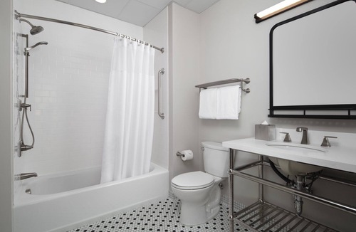 Glenwood Springs Hotel | Contemporary Suite Near Museums, Dining, Nightlife & Local Hotspots | 3 Units