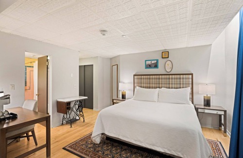 Glenwood Springs Hotel | Contemporary Suite Near Museums, Dining, Nightlife & Local Hotspots | 3 Units