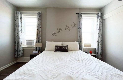 Cleveland Apartment | Conteporary Upgraded DT CLE 2br Apt - Sleeps 6-7!